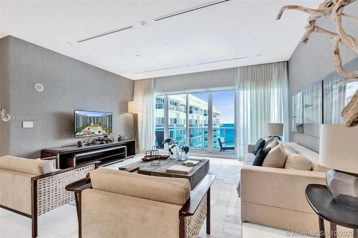 Condo in Miami Beach property photo 3