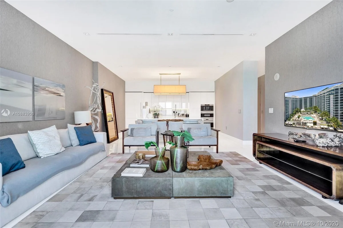 Condo in Miami Beach property photo 4