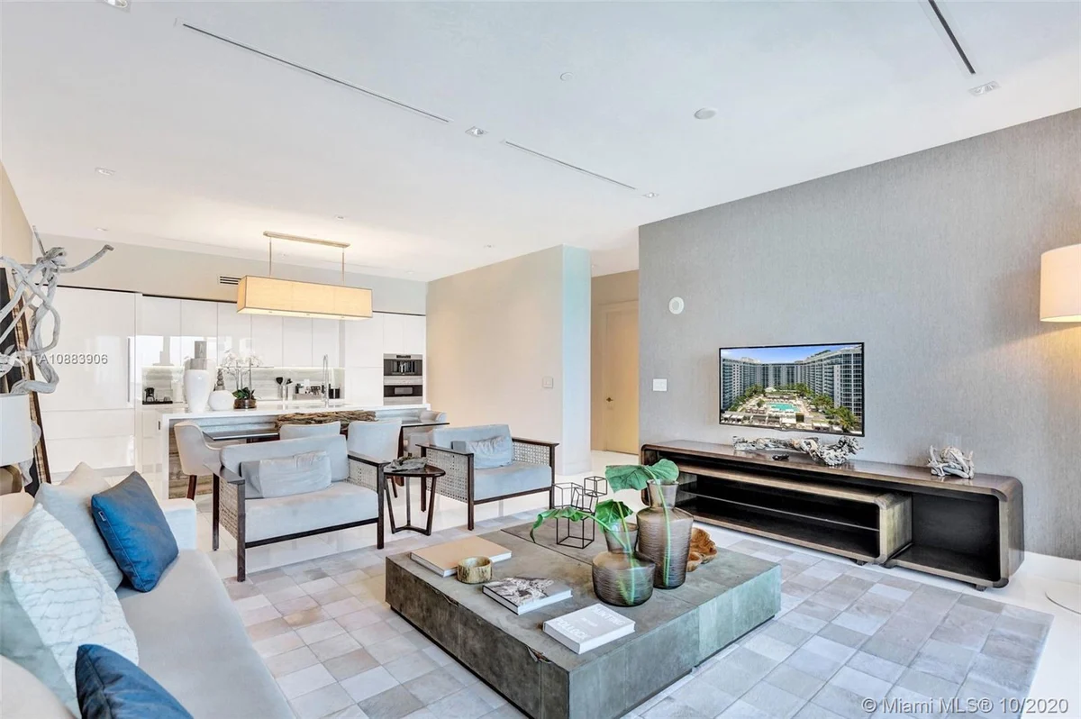 Condo in Miami Beach property photo 5