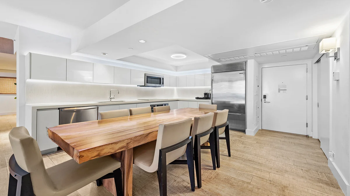 Condo in Miami Beach property photo 2