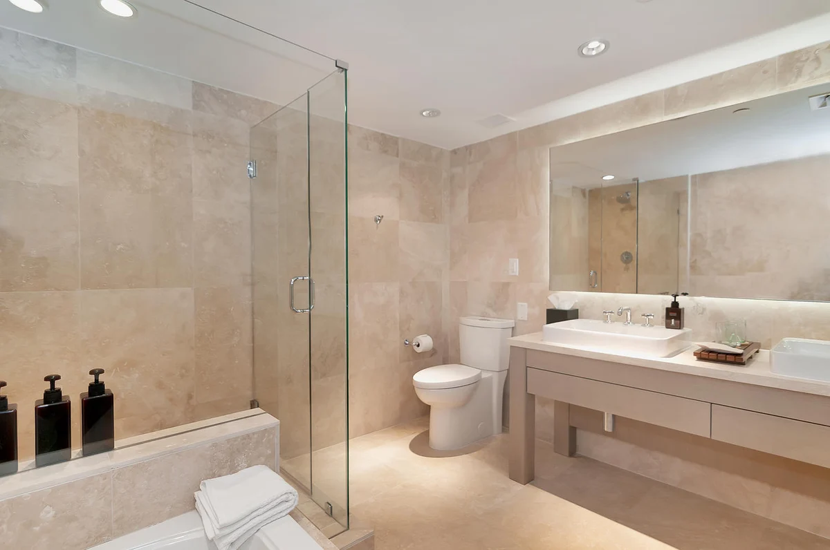 Bathroom 1 image 1