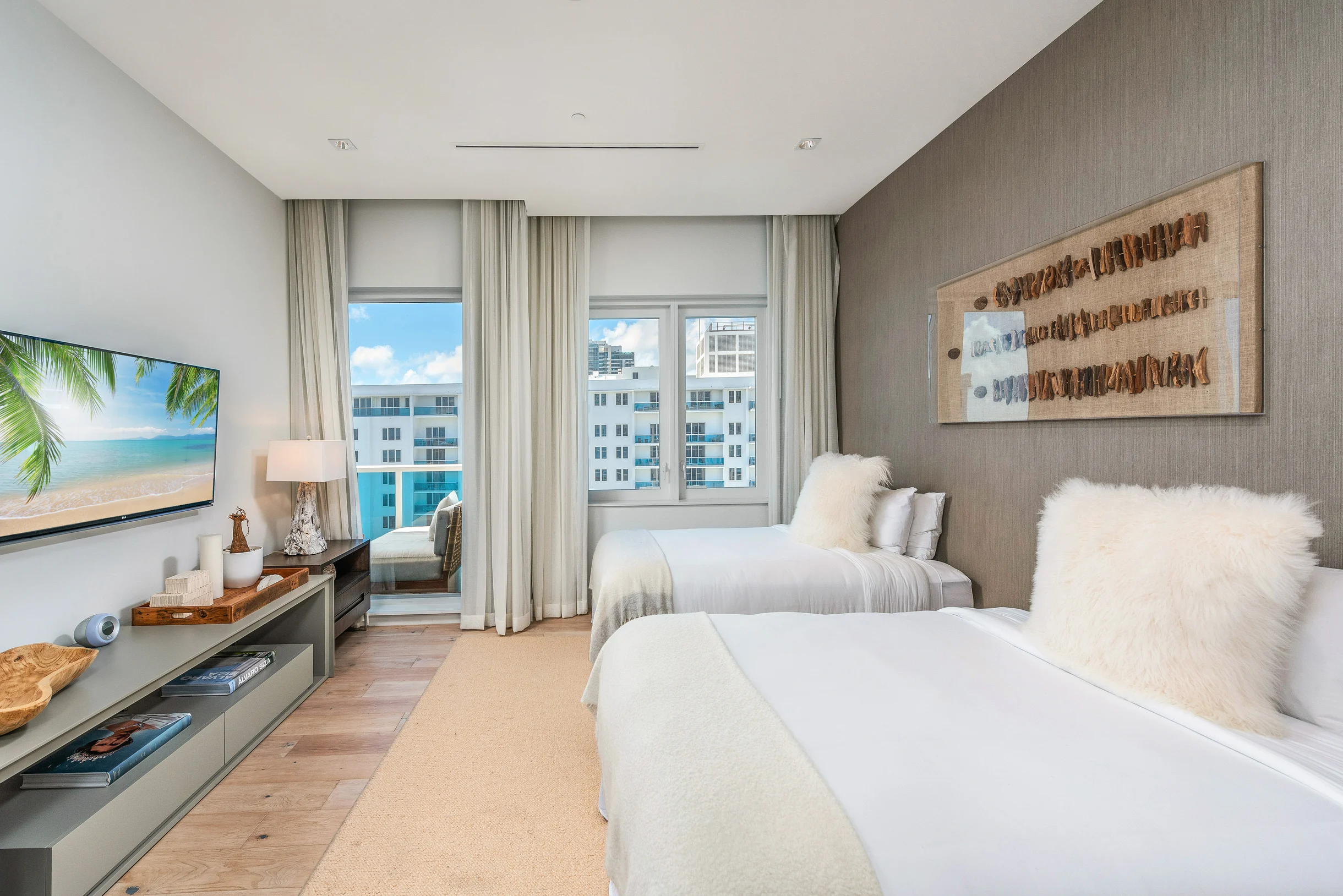 Condo in Miami Beach property photo 4