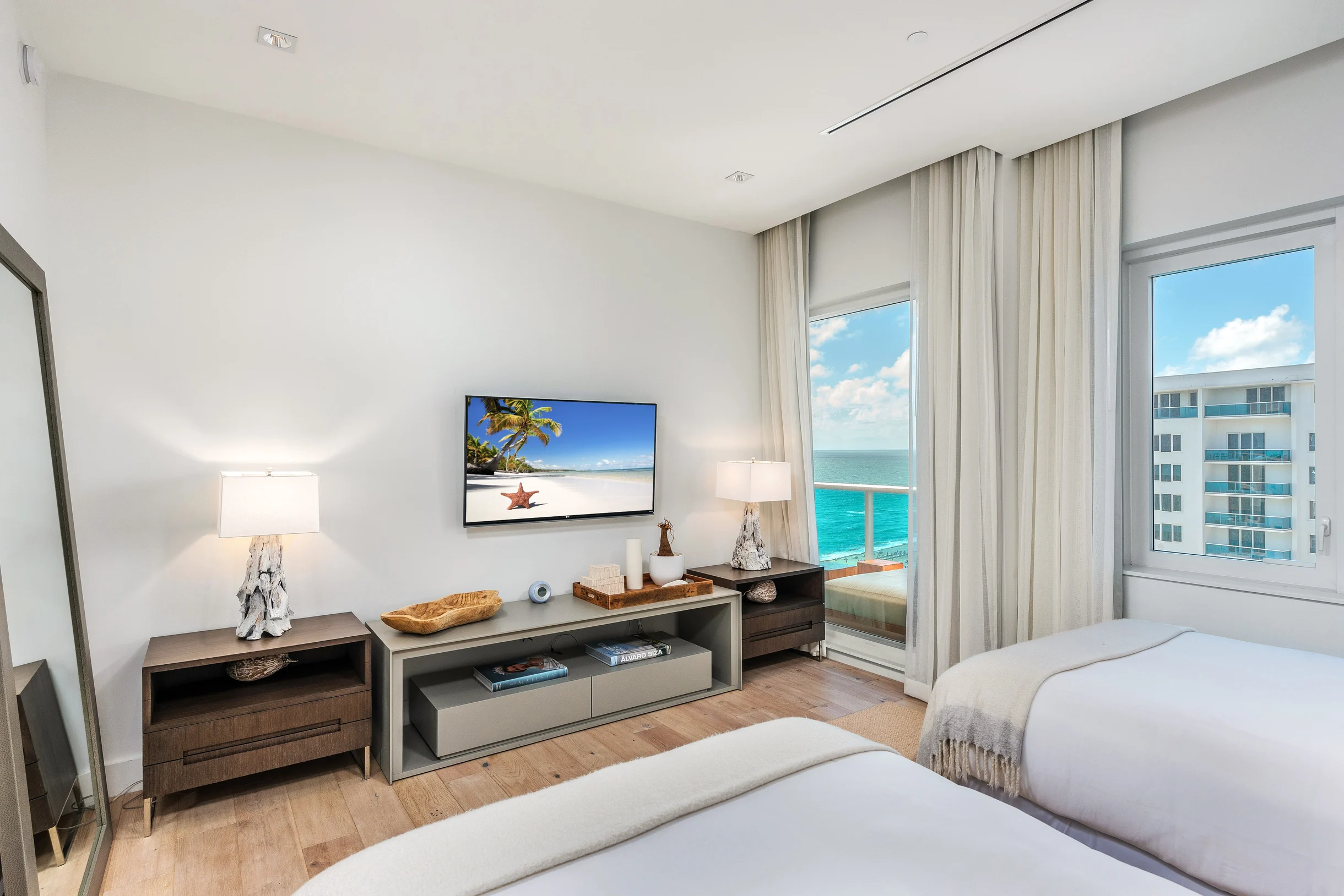 Condo in Miami Beach property photo 5