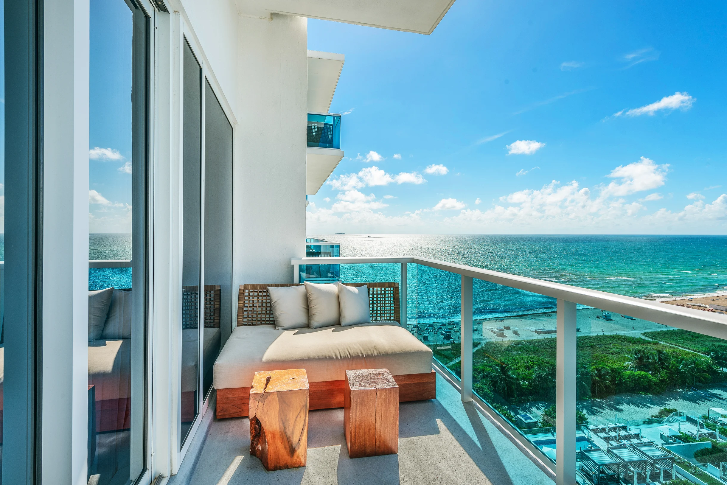 Condo in Miami Beach property photo 2