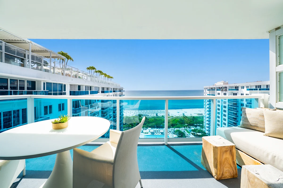Condo in Miami Beach property photo 2