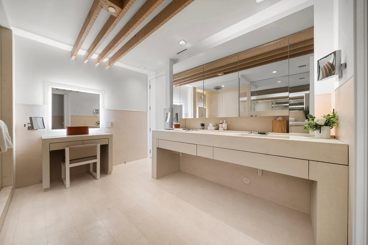 Condo in Miami Beach property photo 5