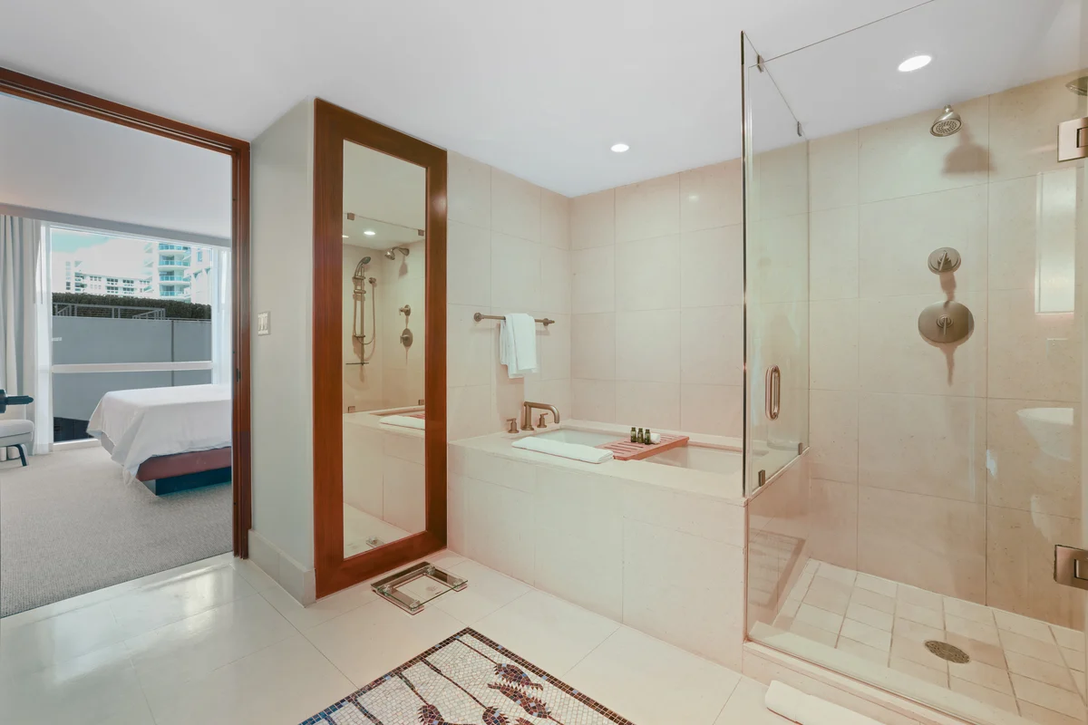 Bathroom 1 image 1