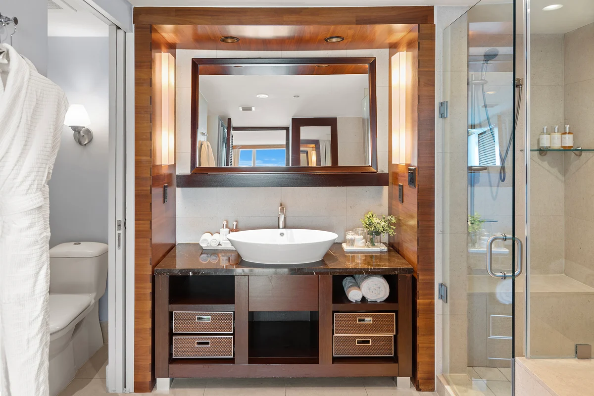 Bathroom 2 image 1