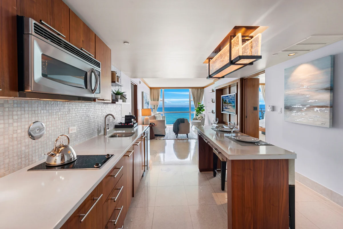 Condo in Miami Beach property photo 3
