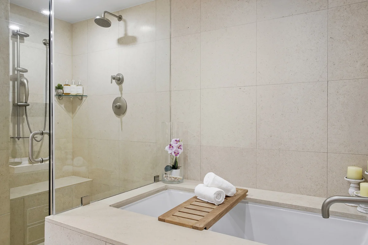 Bathroom 1 image 1