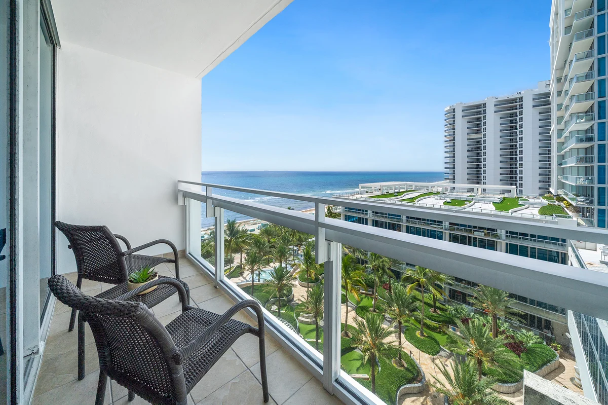 Condo in Miami Beach property photo 2