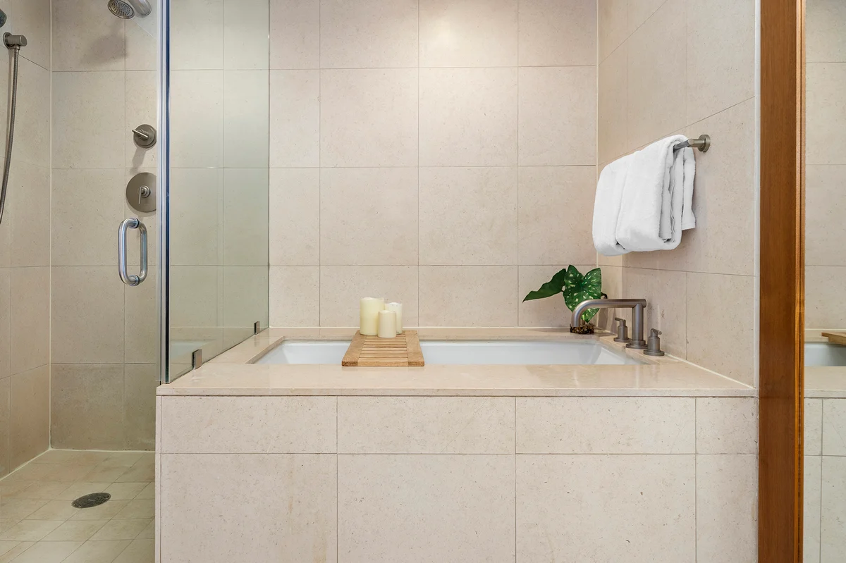 Bathroom 1 image 1