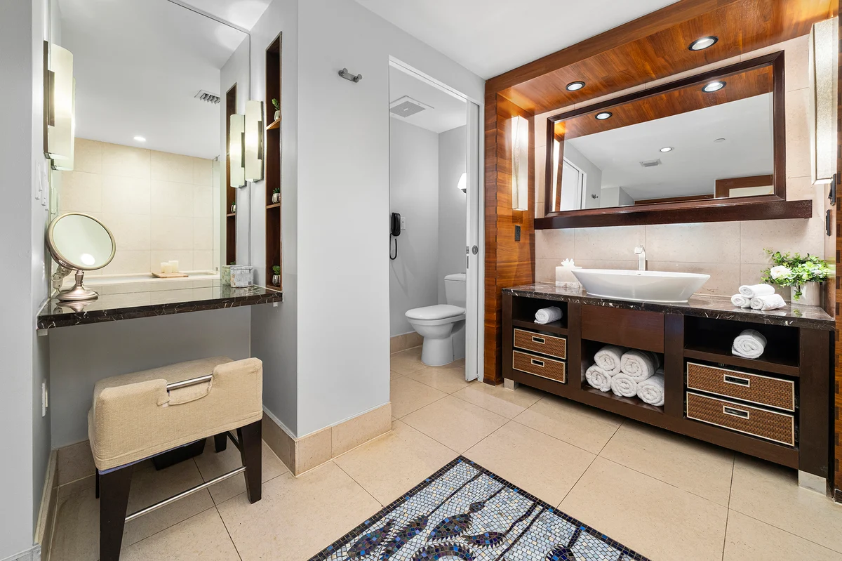 Condo in Miami Beach property photo 5
