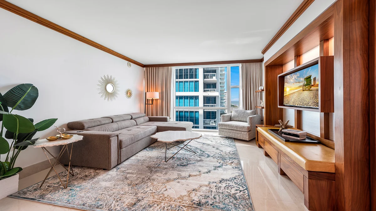 Condo in Miami Beach property photo 2