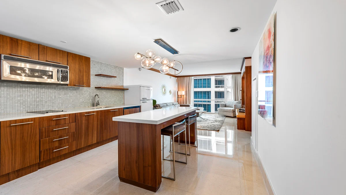 Condo in Miami Beach property photo 3