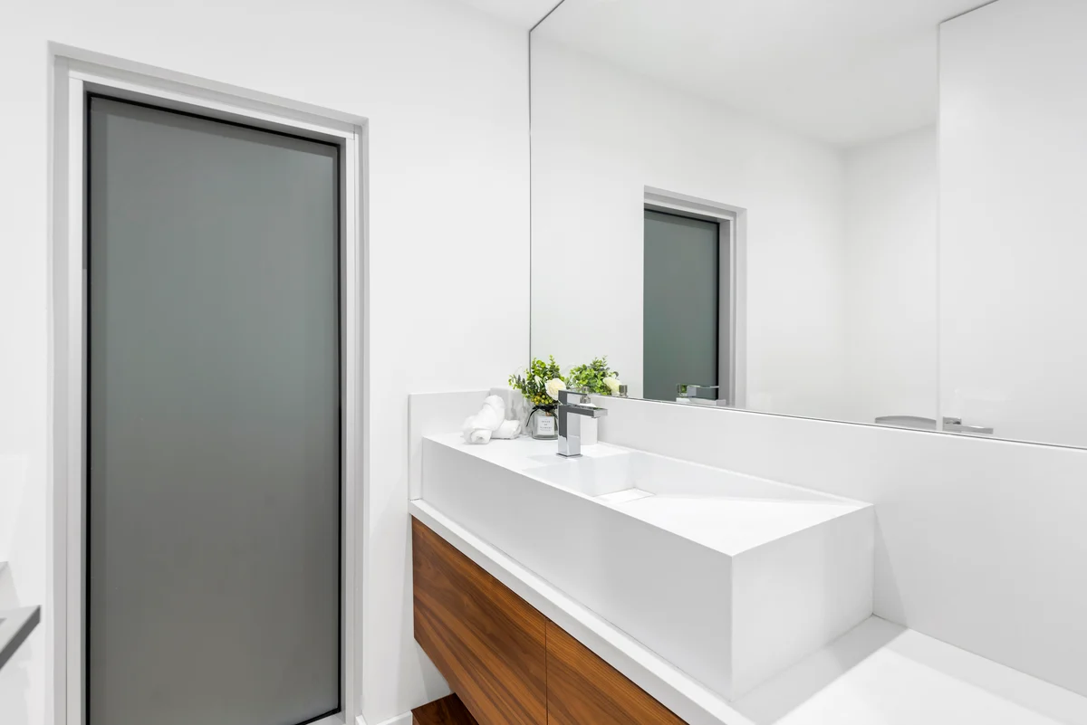 Bathroom 1 image 1