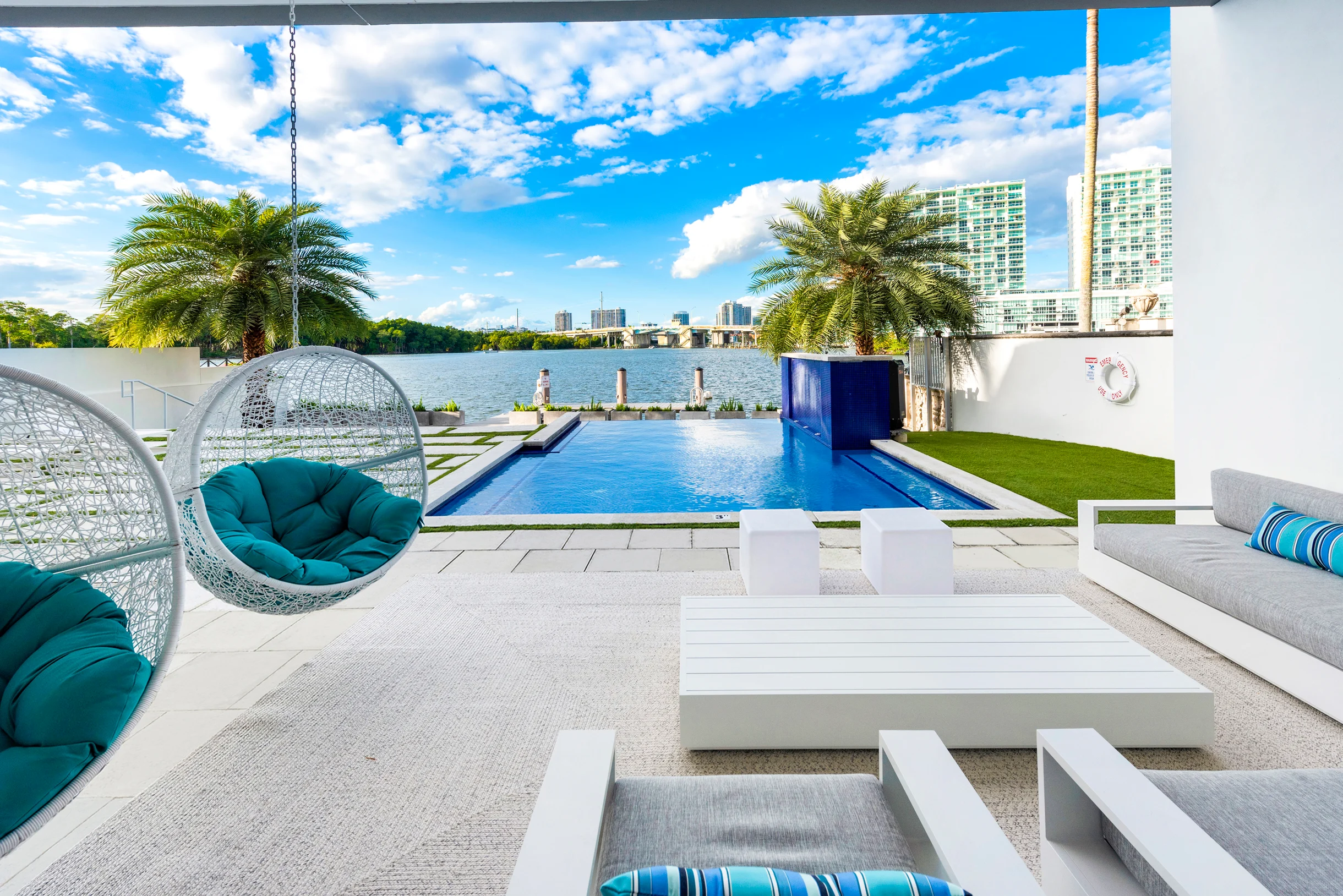 Property in Sunny Isles property photo 2