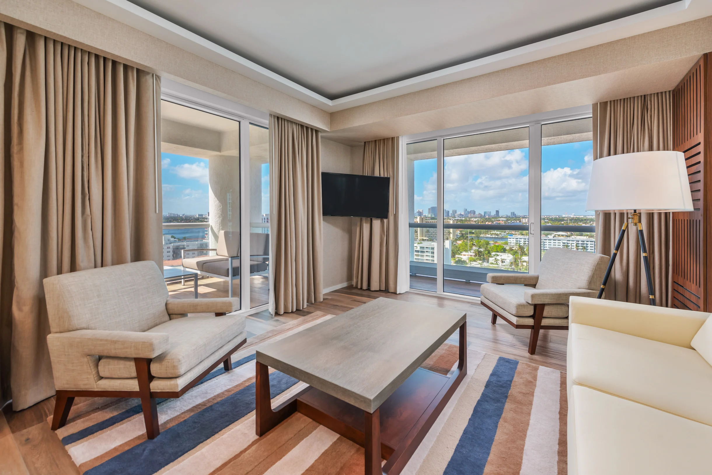 Condo in Fort Lauderdale property photo 2