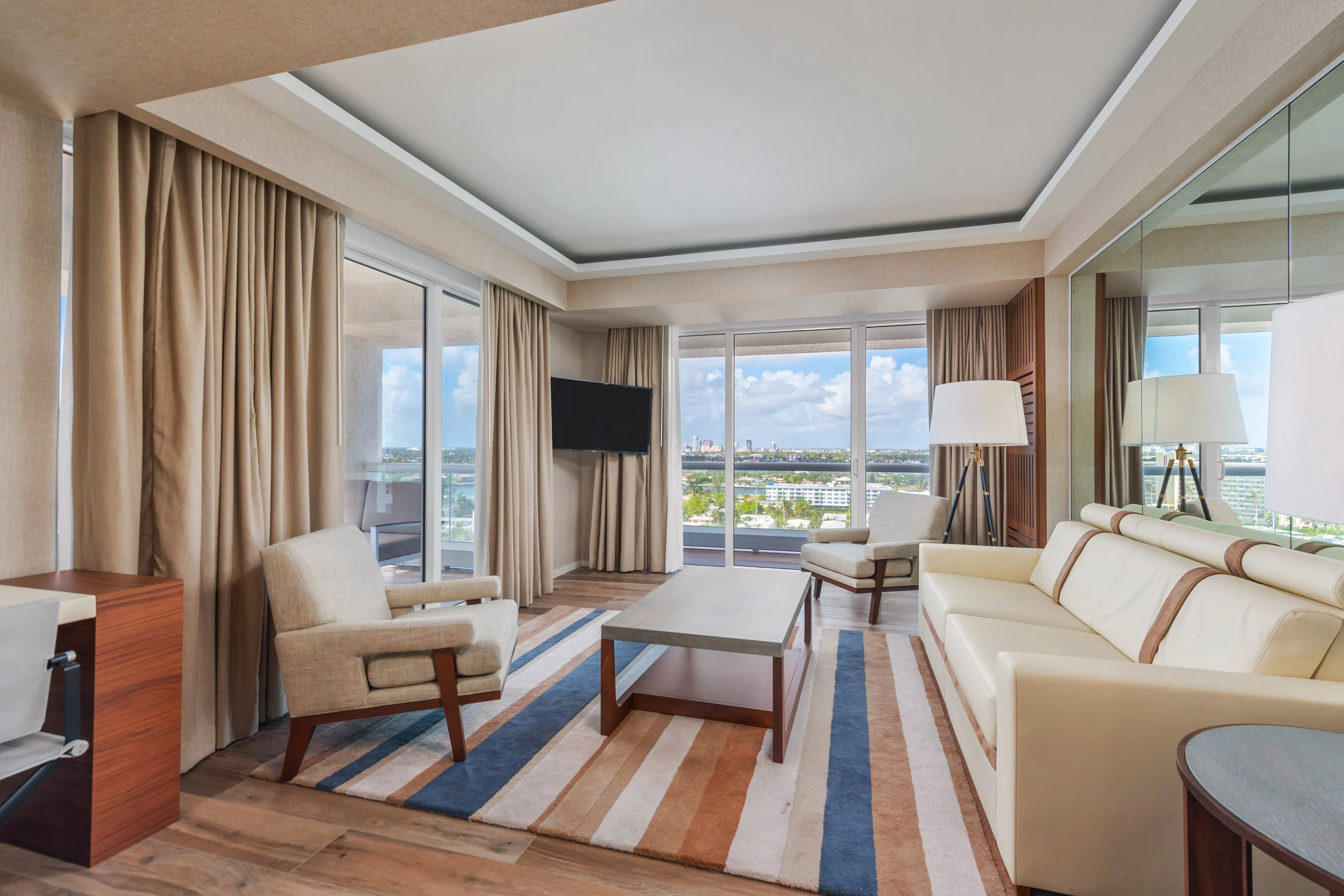 Condo in Fort Lauderdale property photo 1