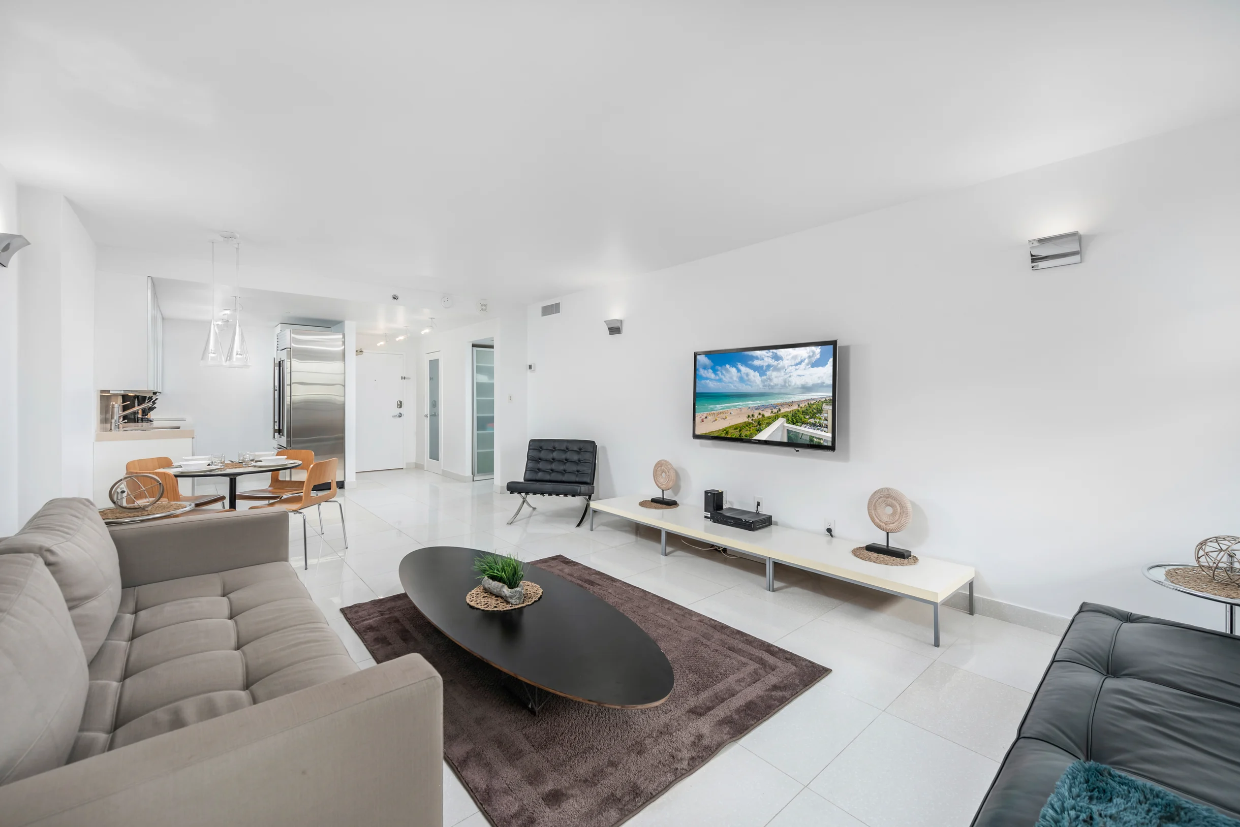 Condo in Miami Beach property photo 2