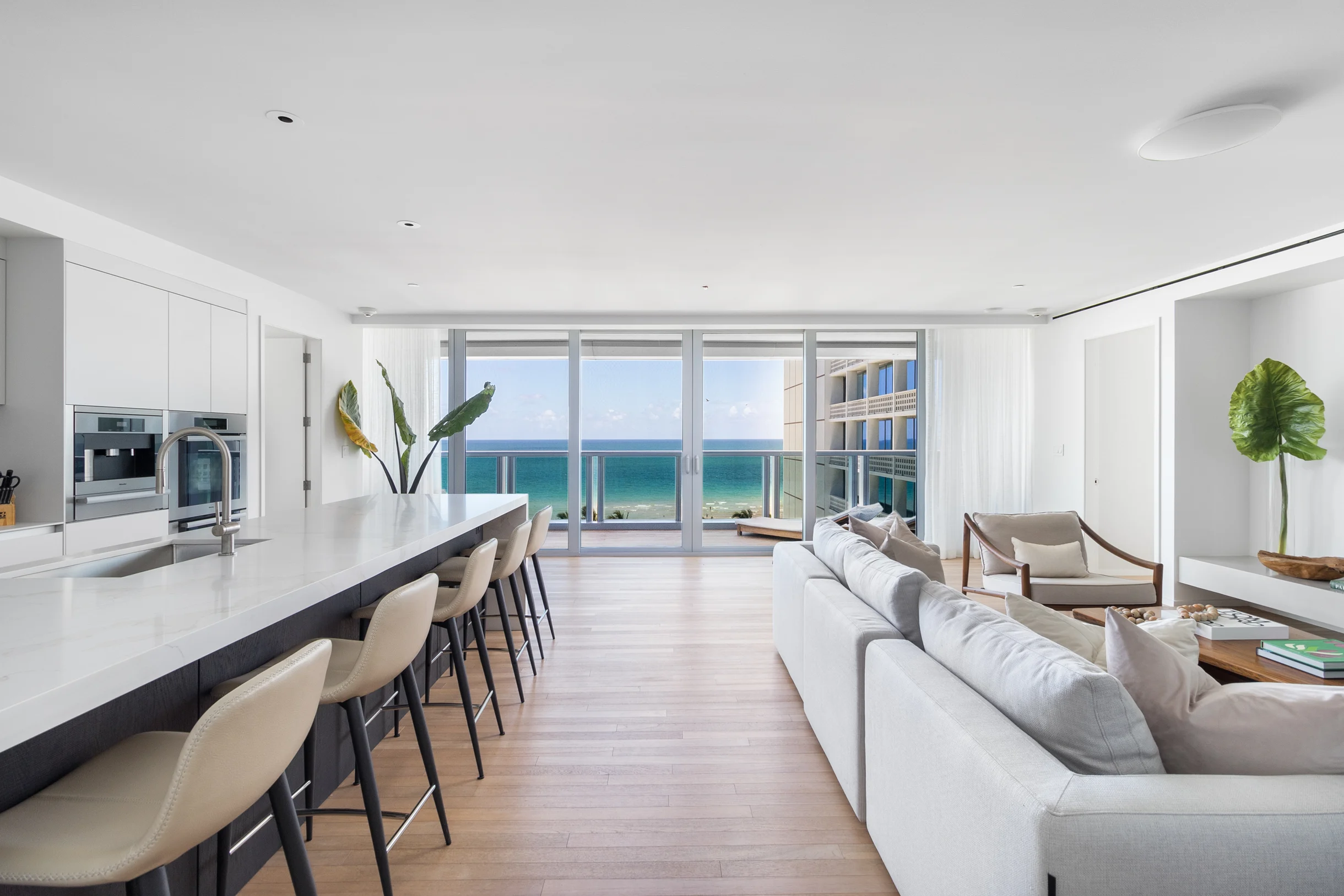 Condo in Miami Beach property photo 2