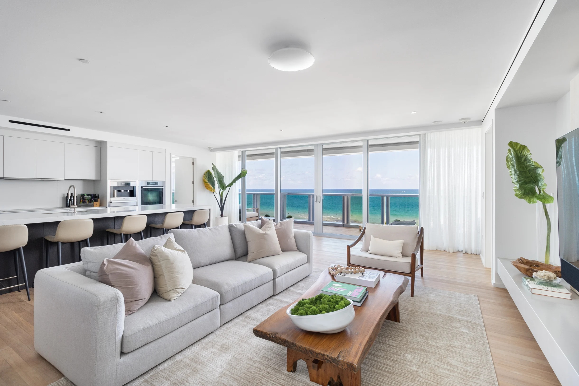 Condo in Miami Beach property photo 3