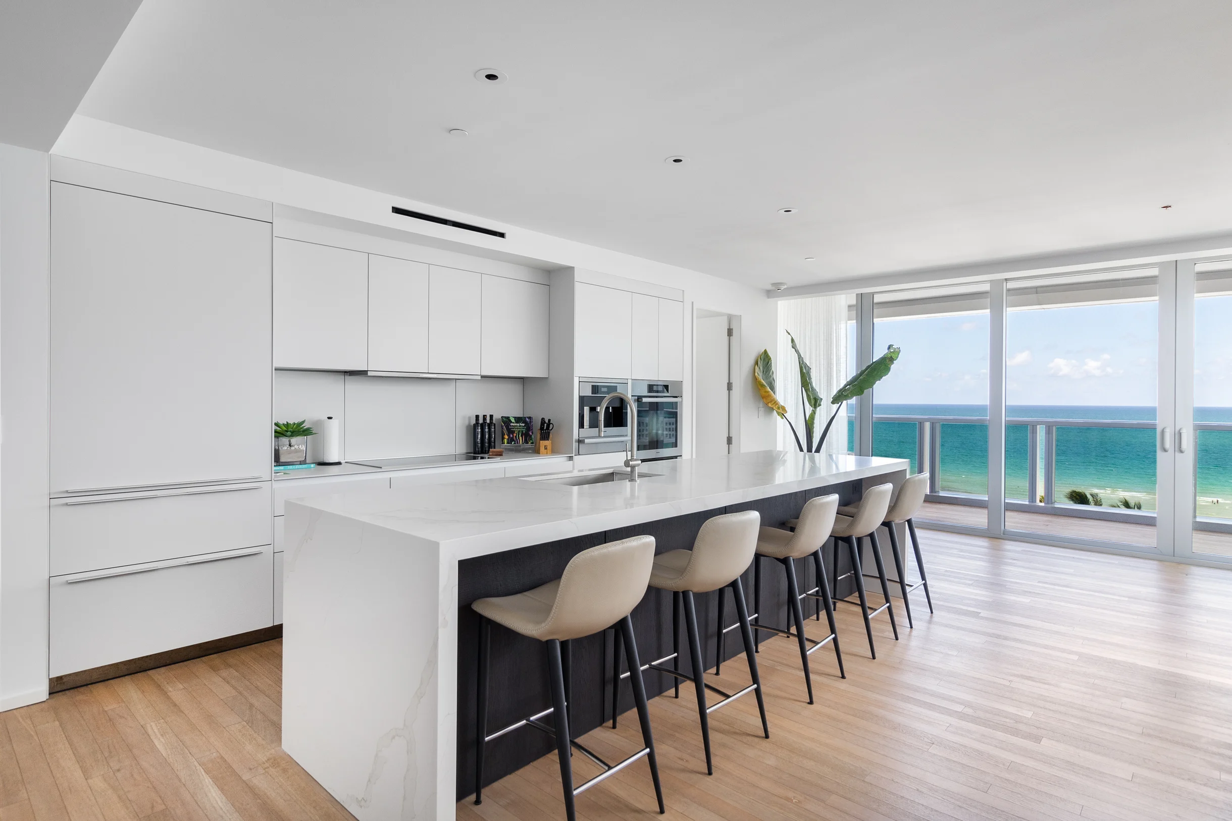 Condo in Miami Beach property photo 5