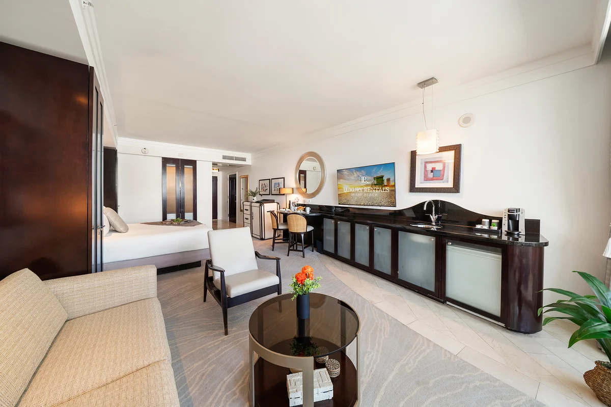 Condo in Miami Beach property photo 2