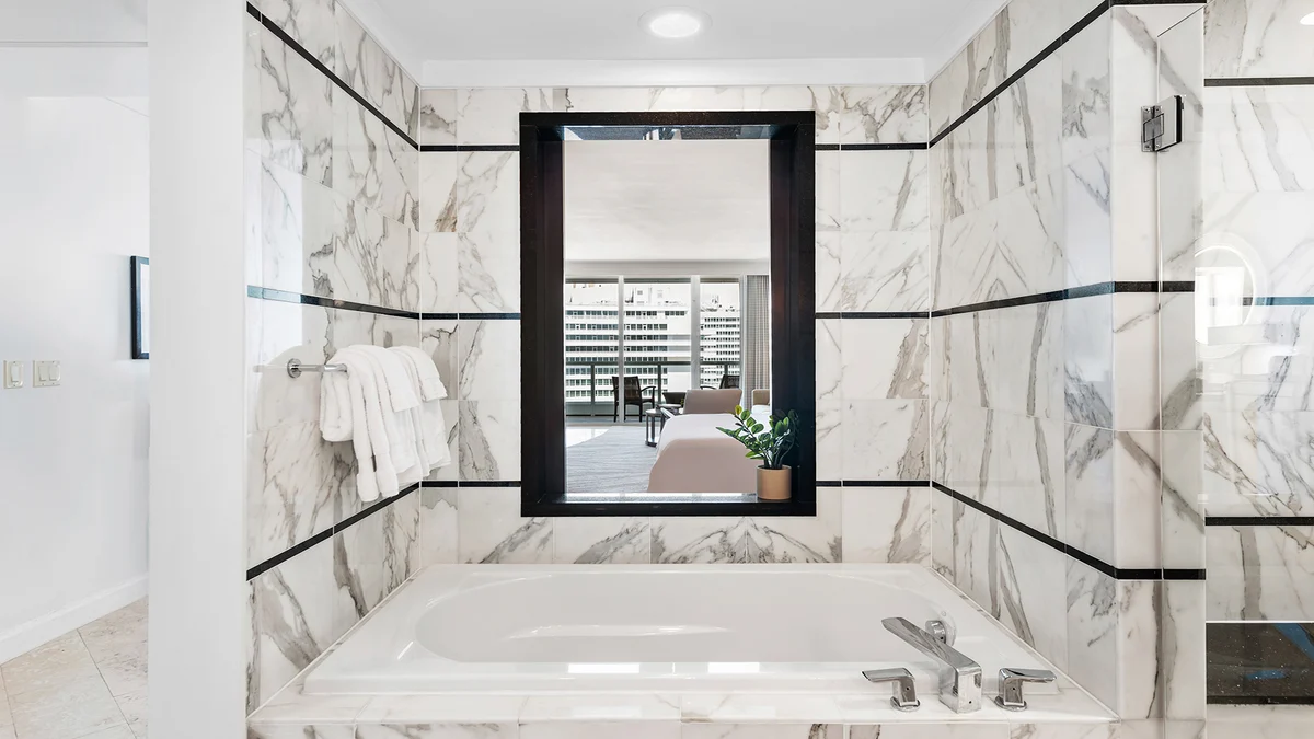 Bathroom 1 image 1