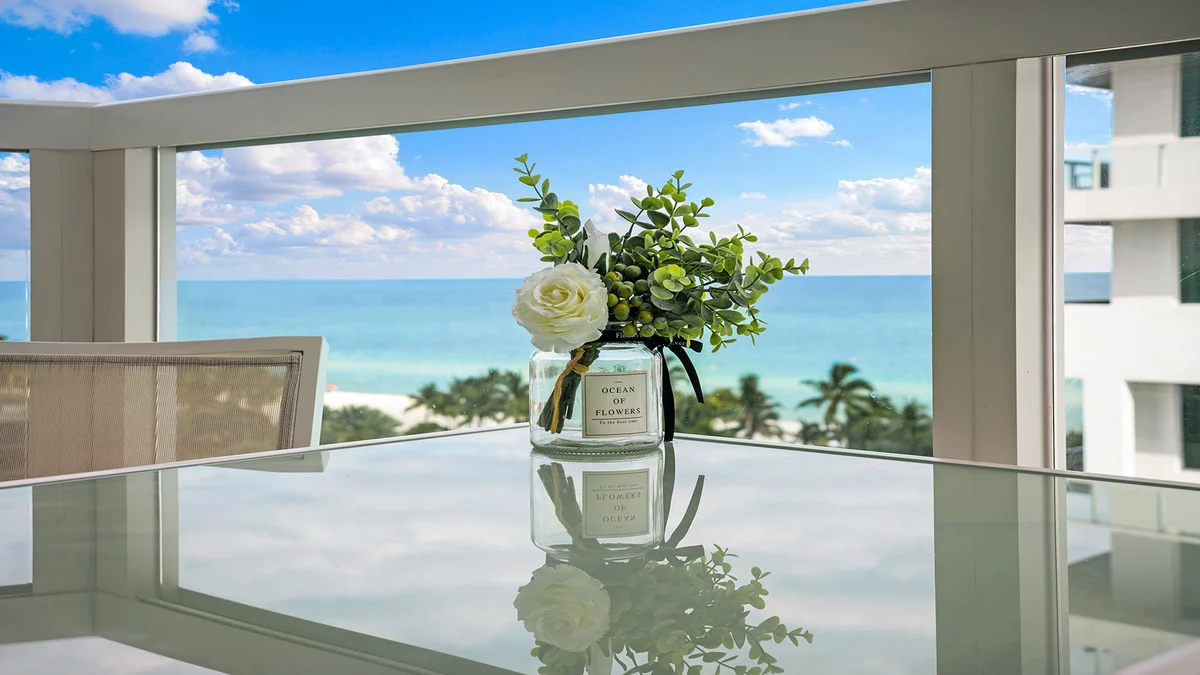 Condo in Miami Beach property photo 3