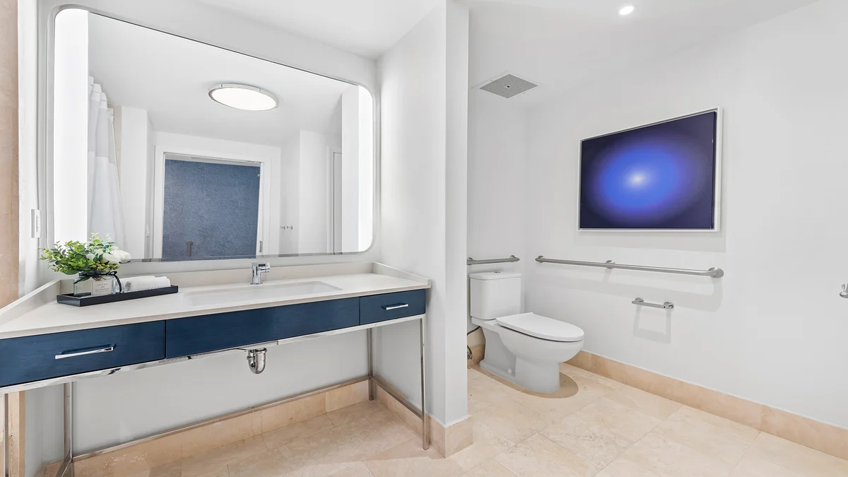 Bathroom 1 image 1