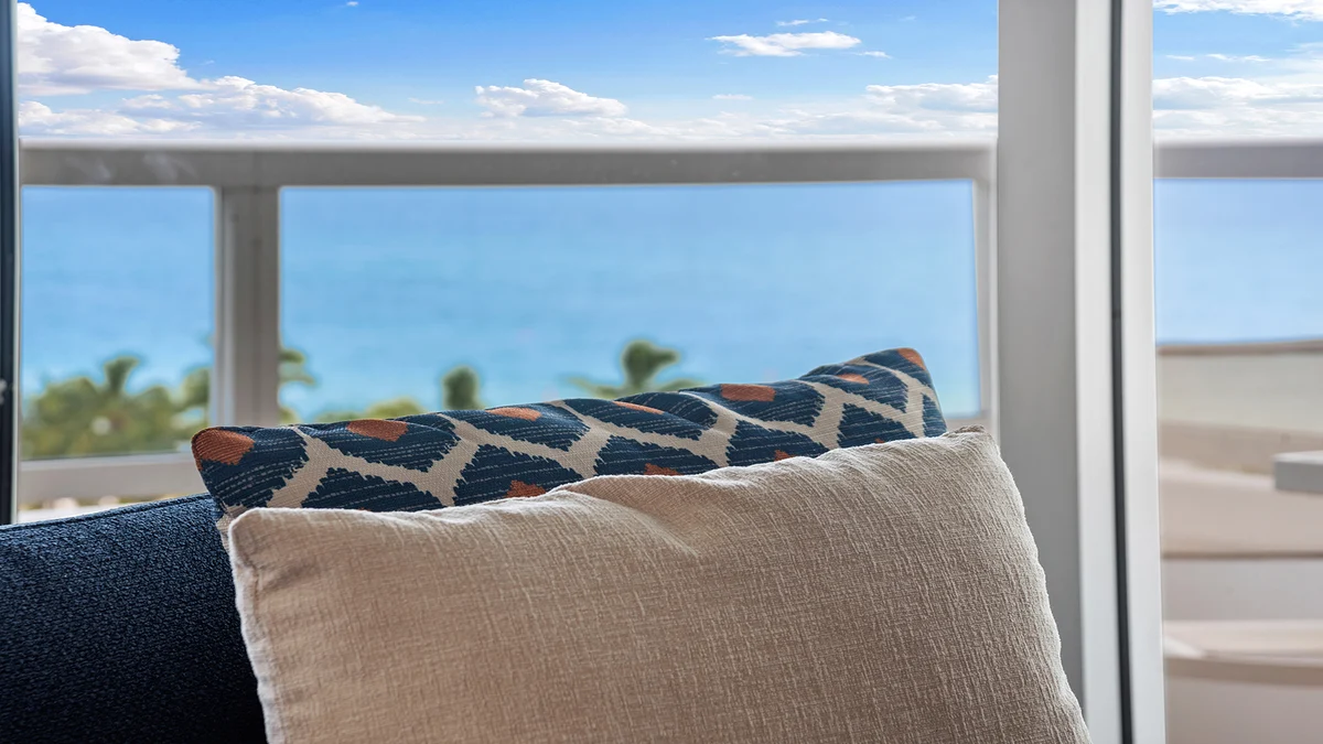 Condo in Miami Beach property photo 2