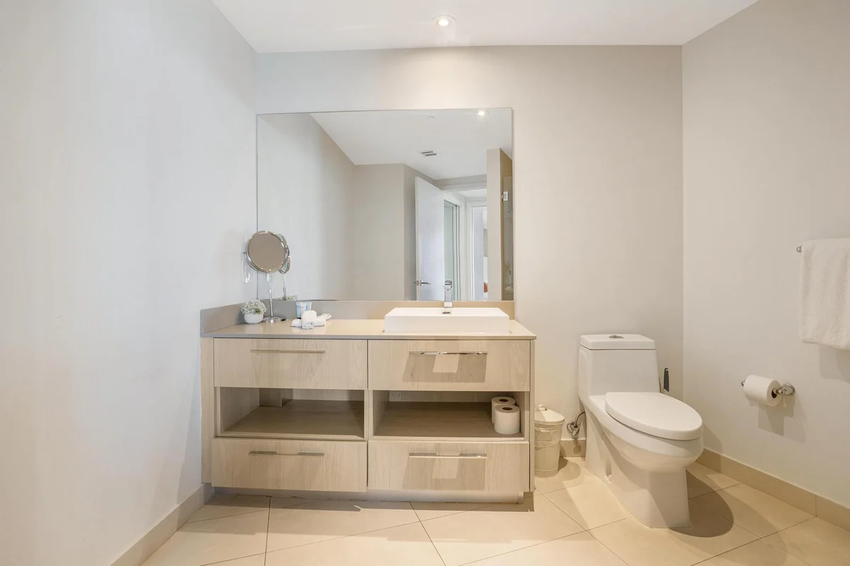 Bathroom 1 image 1