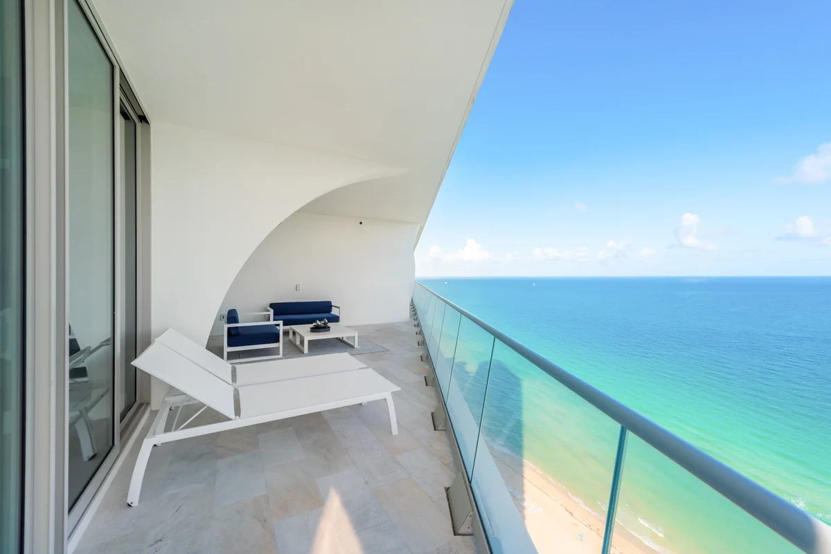 Condo in North Miami Beach property photo 2