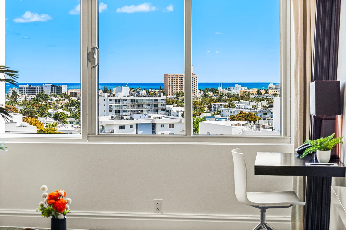 Condo in Miami Beach property photo 2