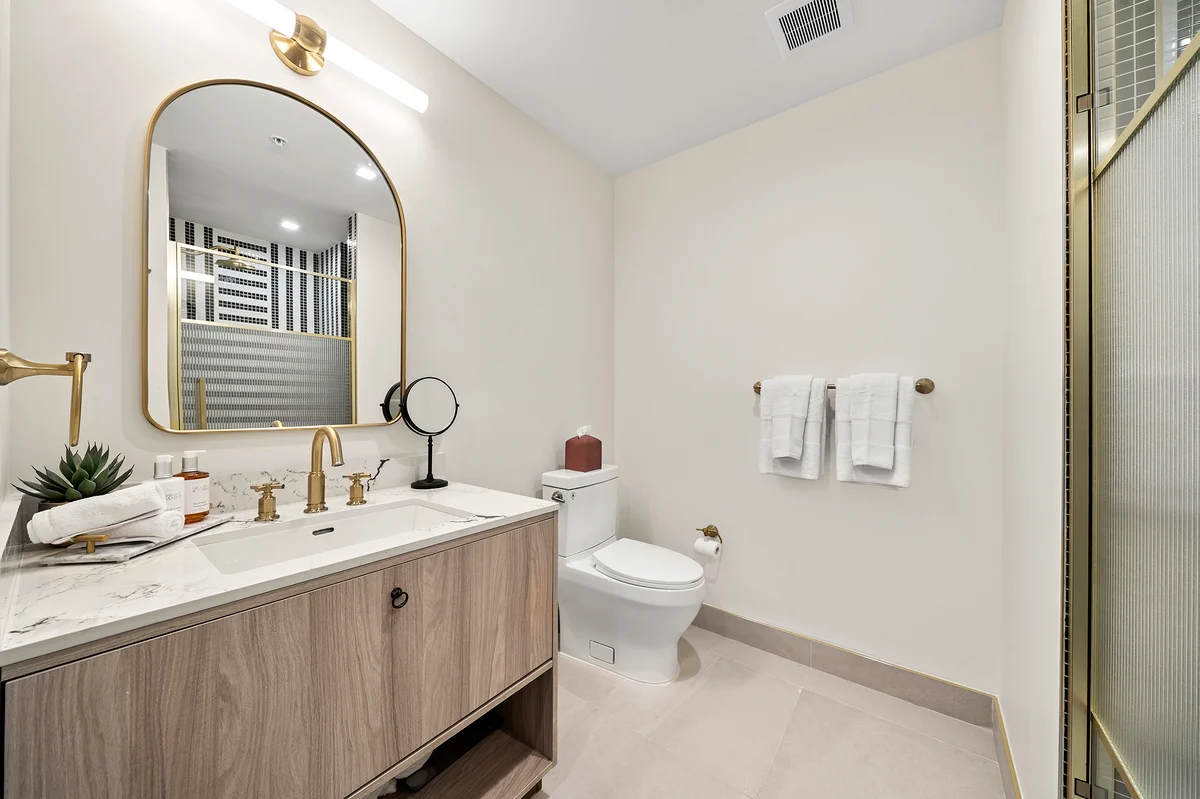 Bathroom 1 image 1