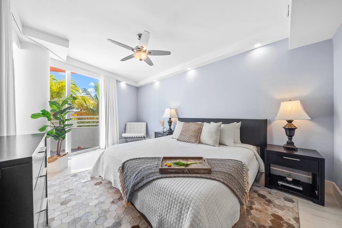 Condo in Miami Beach property photo 4