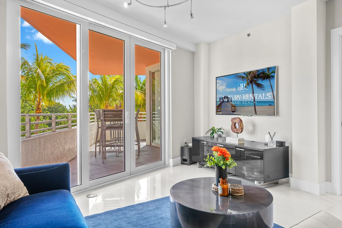 Condo in Miami Beach property photo 2