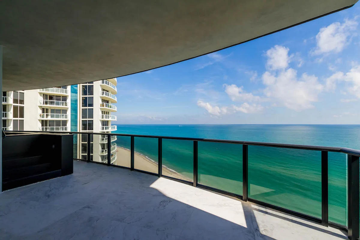Condo in Sunny Isles Beach property photo 3