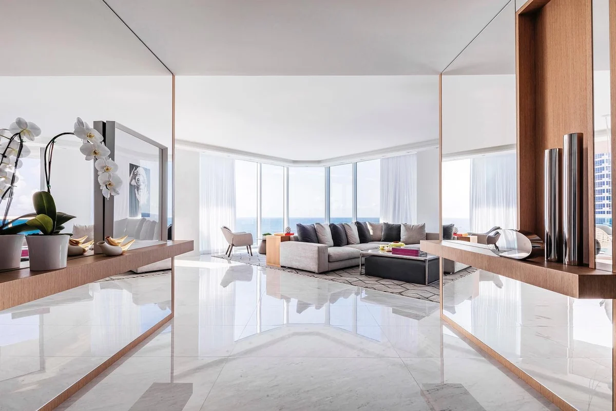 Condo in Miami Beach property photo 2