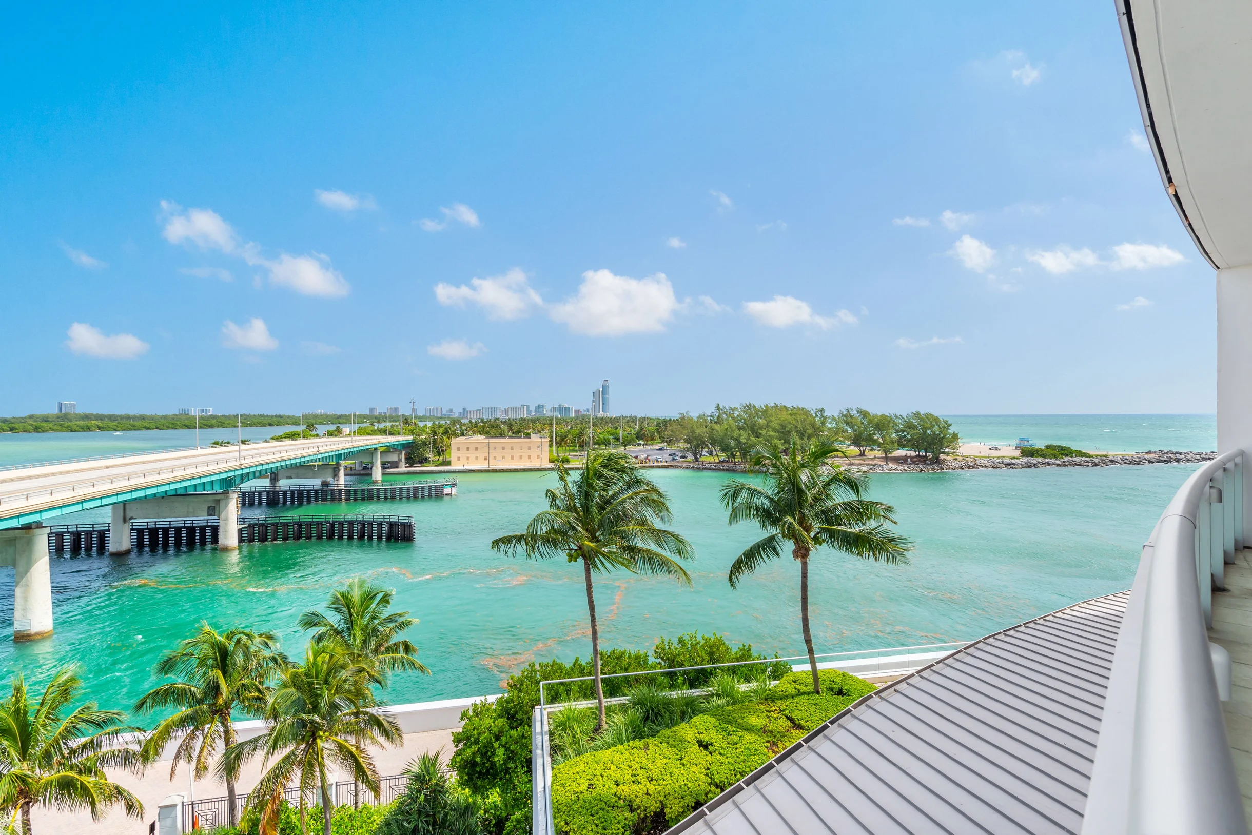 Condo in Bal Harbour property photo 3