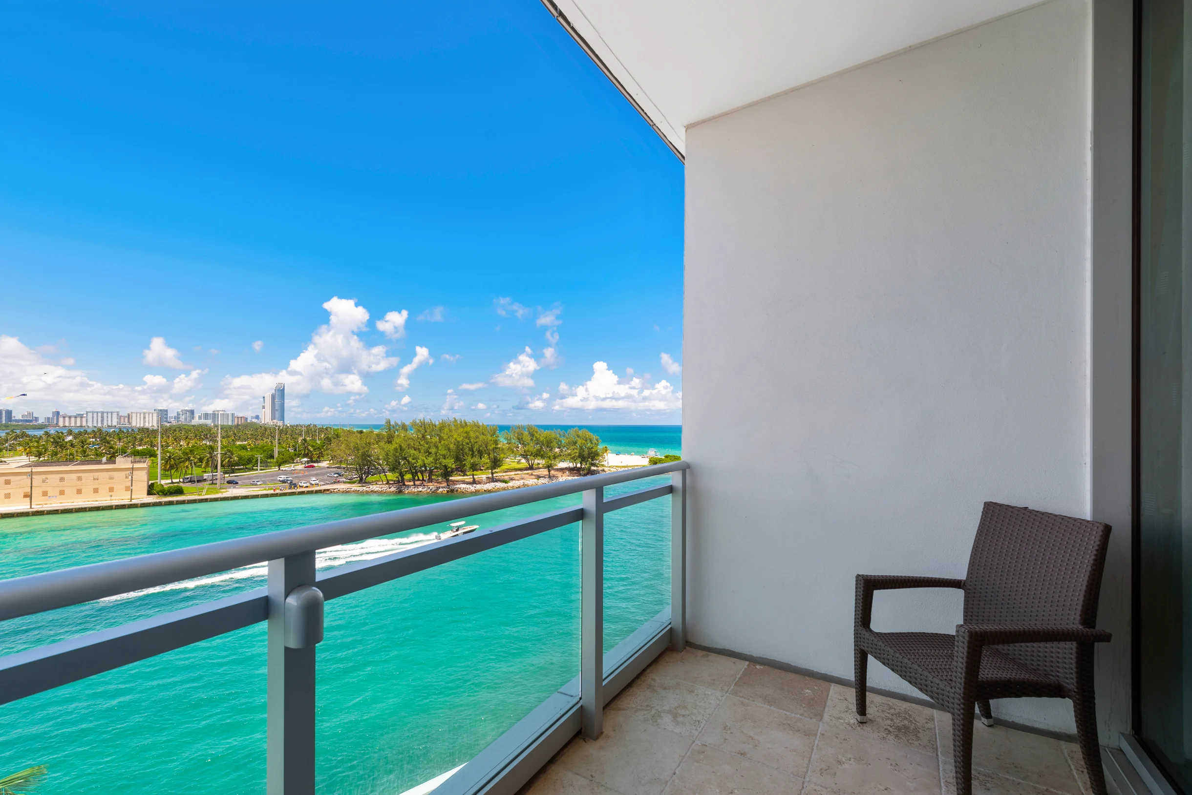 Condo in Bal Harbour property photo 4