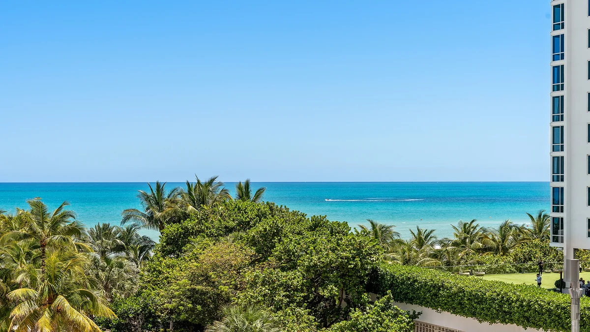 Condo in Miami Beach property photo 3