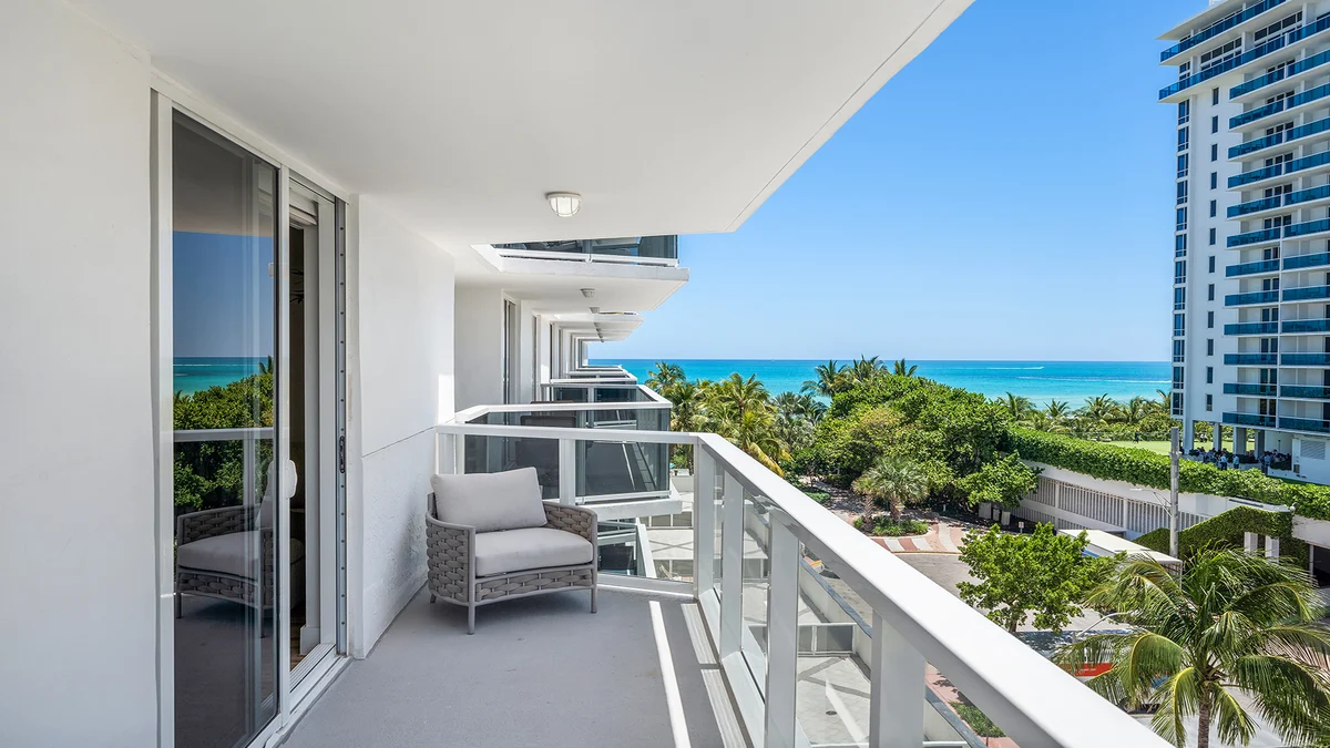 Condo in Miami Beach property photo 2