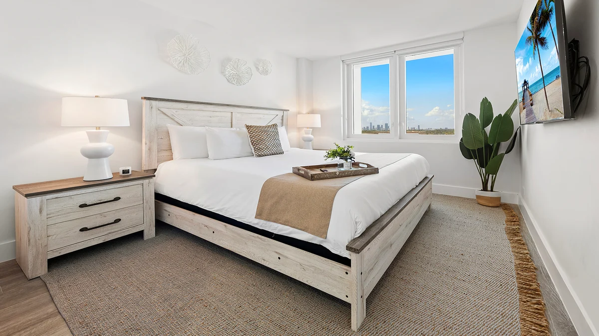 Condo in Miami Beach property photo 2