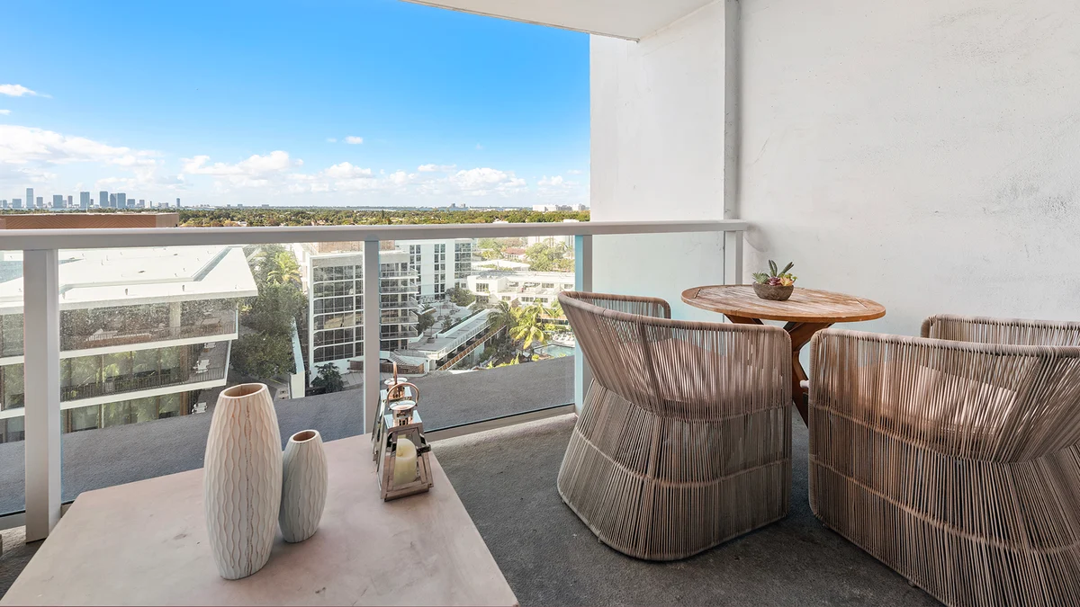 Condo in Miami Beach property photo 3