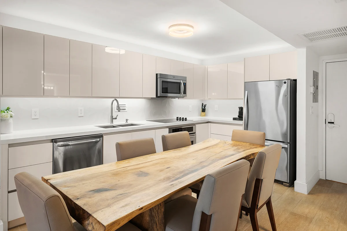 Condo in Miami Beach property photo 2