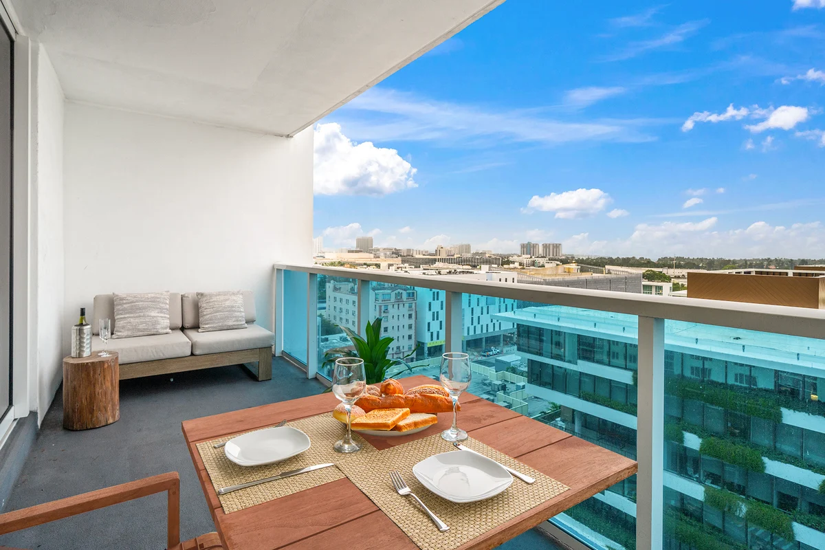 Condo in Miami Beach property photo 2