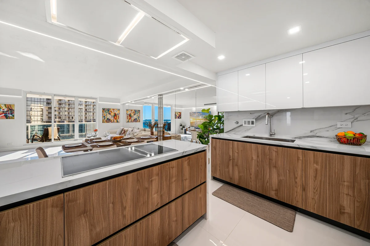 Condo in Miami Beach property photo 3