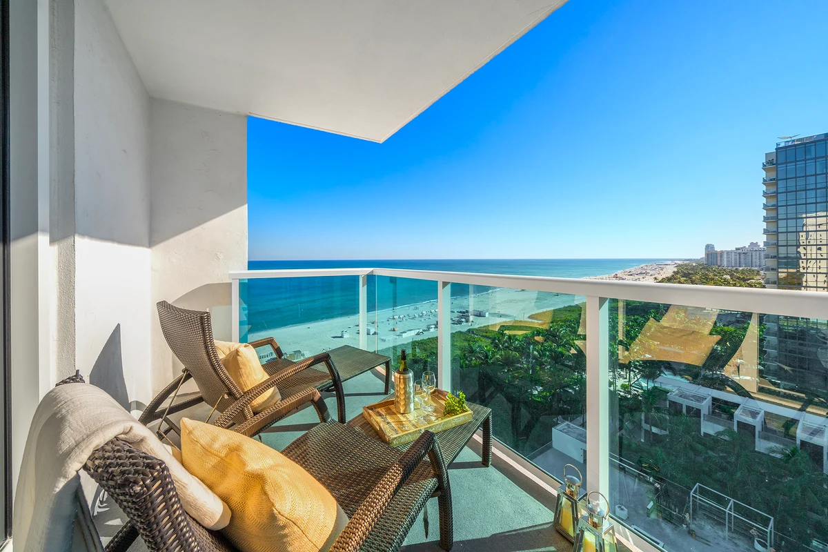 Condo in Miami Beach property photo 2